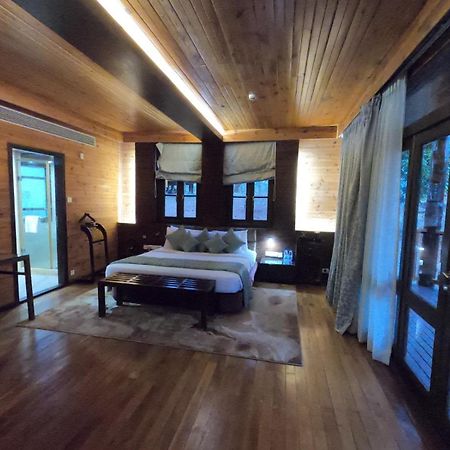 Aamby Valley City Lonavala Ngoại thất bức ảnh A bedroom at the resort