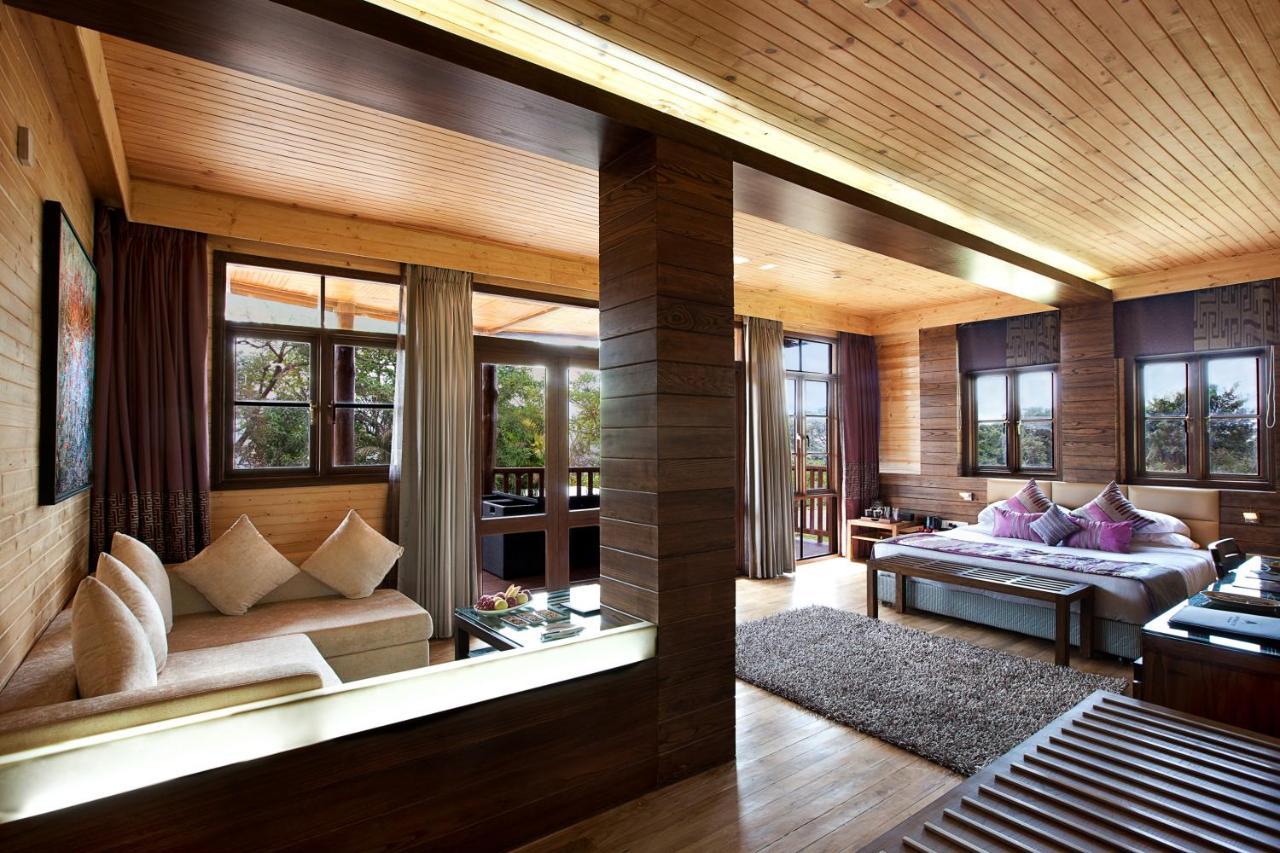 Aamby Valley City Lonavala Ngoại thất bức ảnh A suite at the hotel