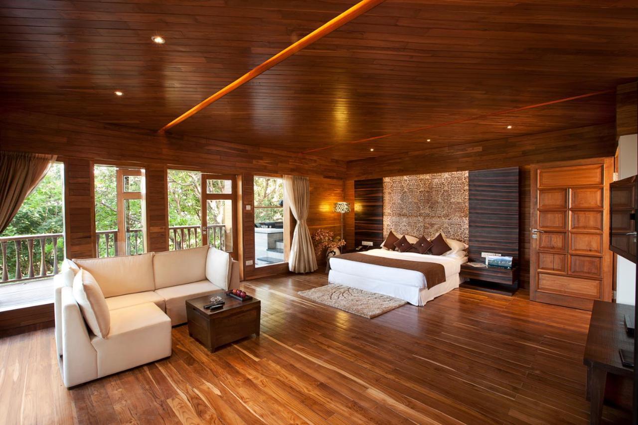 Aamby Valley City Lonavala Ngoại thất bức ảnh A bedroom at the resort