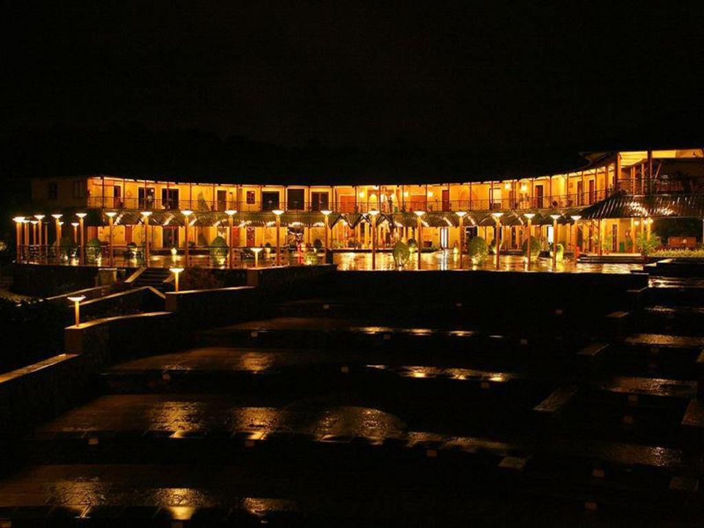 Aamby Valley City Lonavala Ngoại thất bức ảnh The resort at night