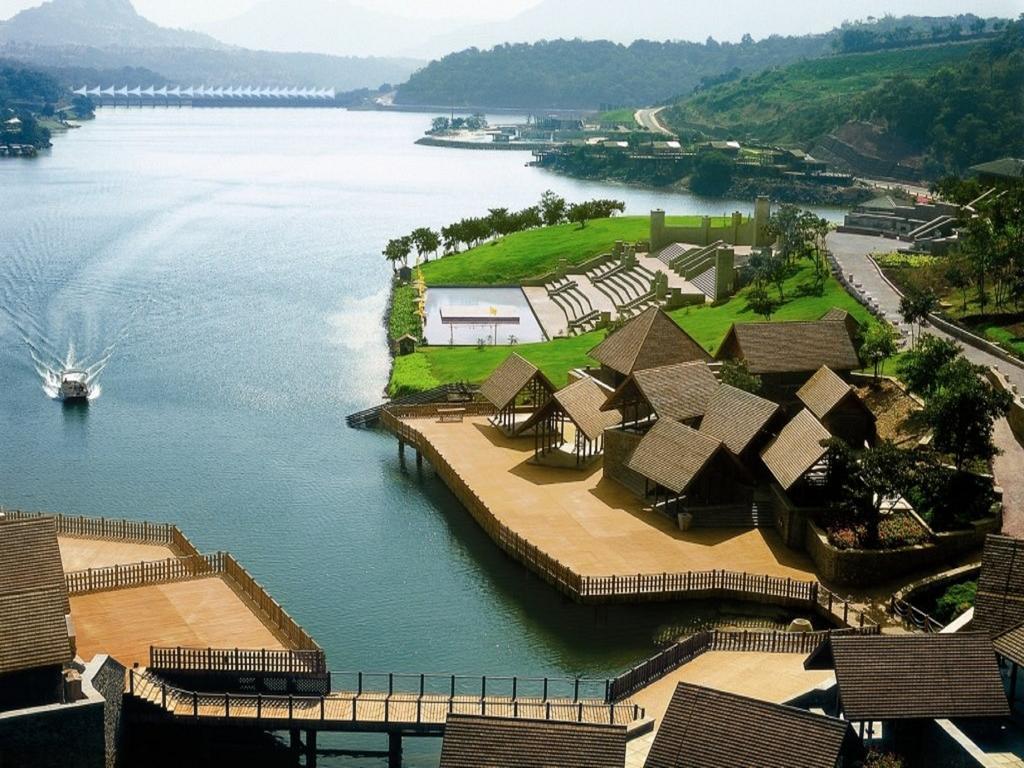 Aamby Valley City Lonavala Ngoại thất bức ảnh View of the resort