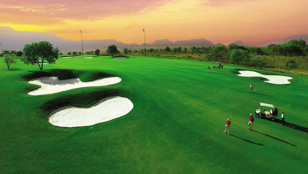 Aamby Valley City Lonavala Ngoại thất bức ảnh Golf Course at the Pune Golf Club