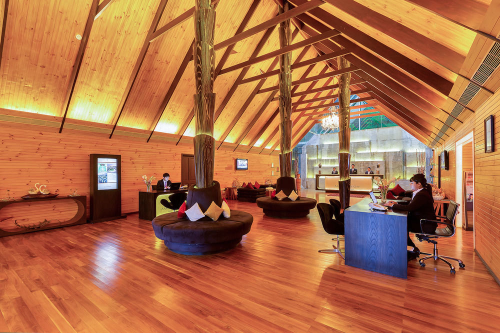 Aamby Valley City Lonavala Ngoại thất bức ảnh The interior of the lounge