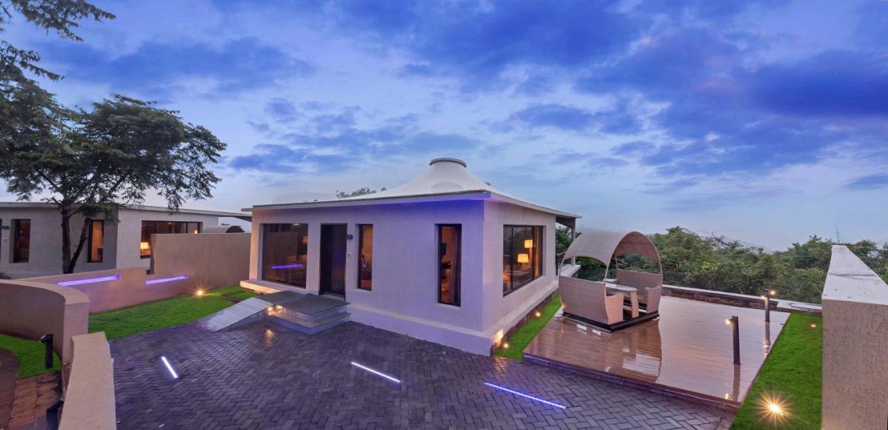 Aamby Valley City Lonavala Ngoại thất bức ảnh The Royal Villa