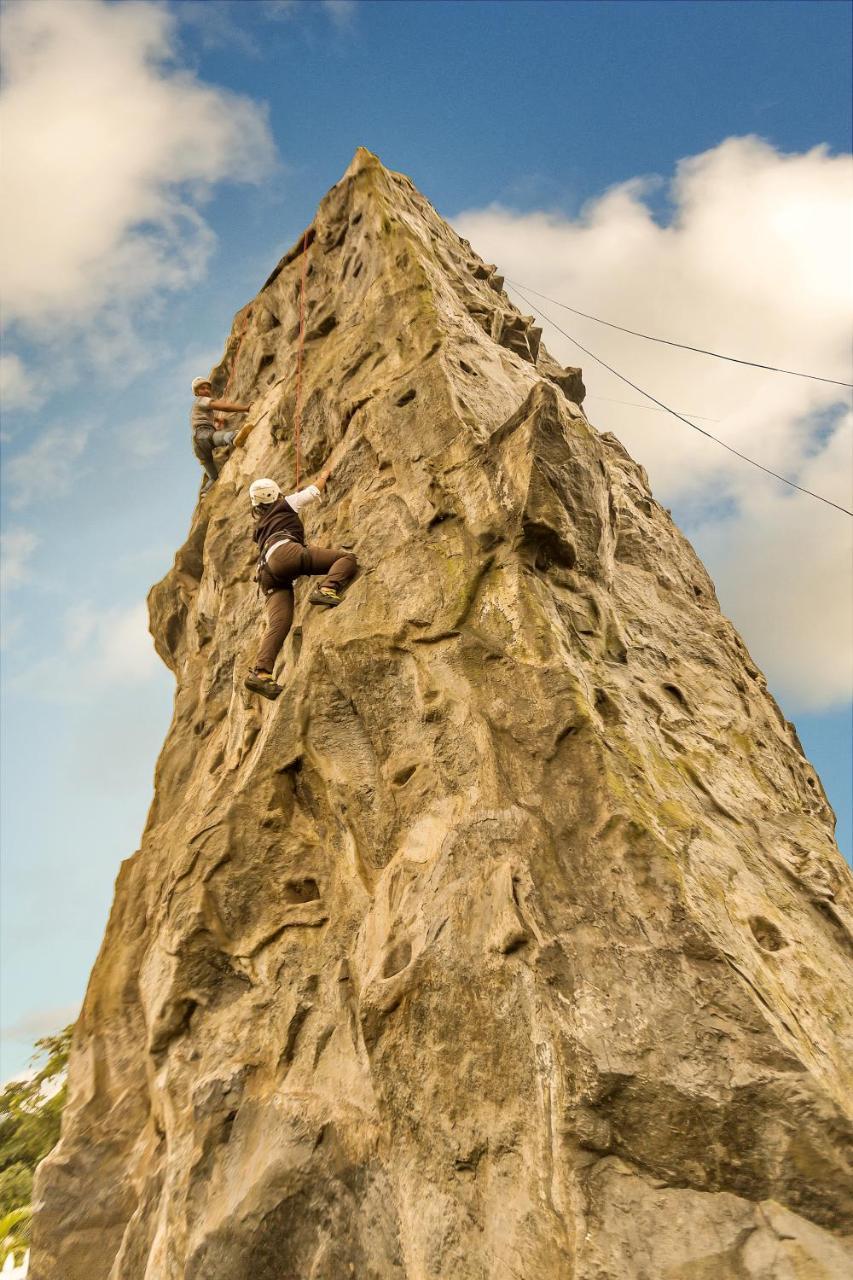 Aamby Valley City Lonavala Ngoại thất bức ảnh Climber on the Needle
